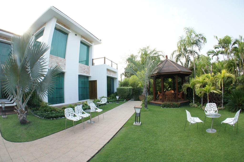 Palm Spring Resort Yangon Extérieur photo