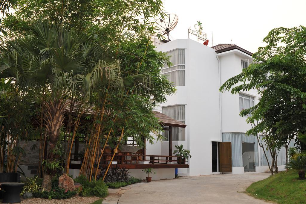 Palm Spring Resort Yangon Extérieur photo