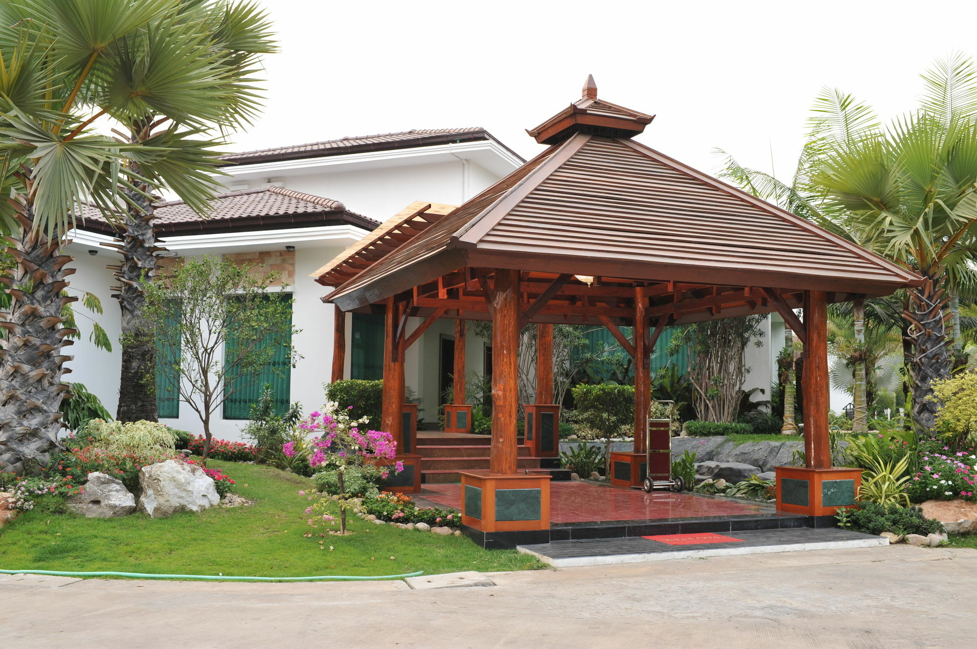 Palm Spring Resort Yangon Extérieur photo